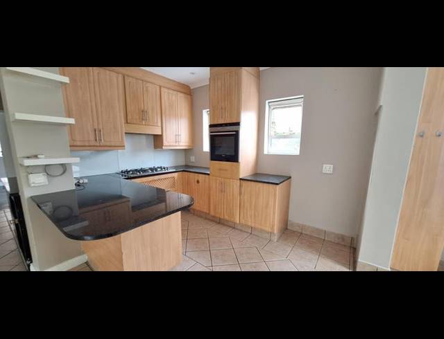 3 BEDROOM APARTMENT FOR SALE IN NIEUW MUCKLENEUK
